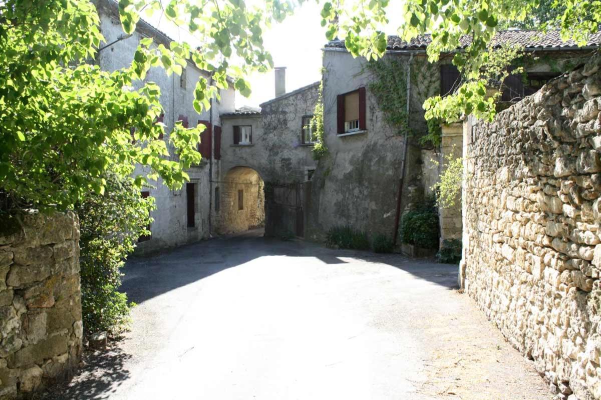 Proche Uzes Le Cocon Du Peintre Anglais Sanilhac-et-Sagries Экстерьер фото